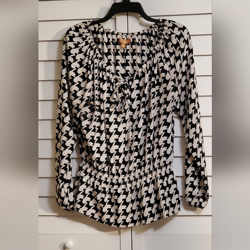ELLEN TRACY BLACK & WHITE HOUNDSTOOTH PATTERN LONG SLEEVE BLOUSE (SIZE LARGE)
